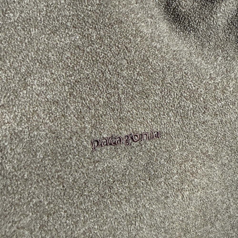 Patagonia Women’s Large Taupe Fleece Jacket with Maroon Trim - Picture 4 of 8